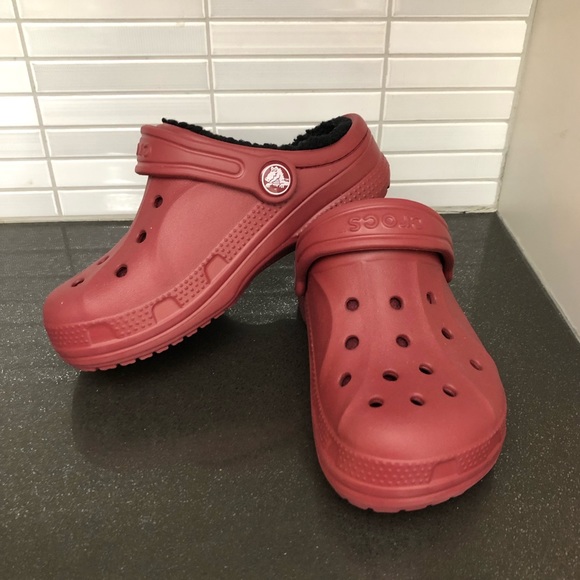 🥳HOST PICK🥳 Unisex Red lined youth CROCS - Picture 1 of 9